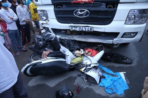 Nóng 24h qua: Sốc với tốc độ xe taxi trong vụ nữ tài xế gây tai nạn làm chết 3 người - 1