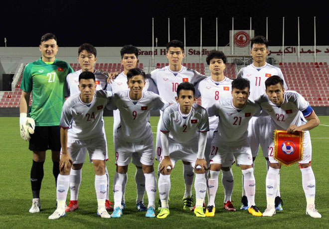 Tin nóng ĐT Việt Nam tới UAE đá Asian Cup: HLV Park Hang Seo nhận quà bất ngờ - 1