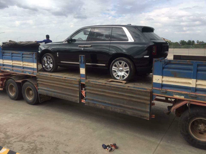 Siêu xe Rolls-Royce Cullinan bất ngờ cập cảng Việt Nam - 2