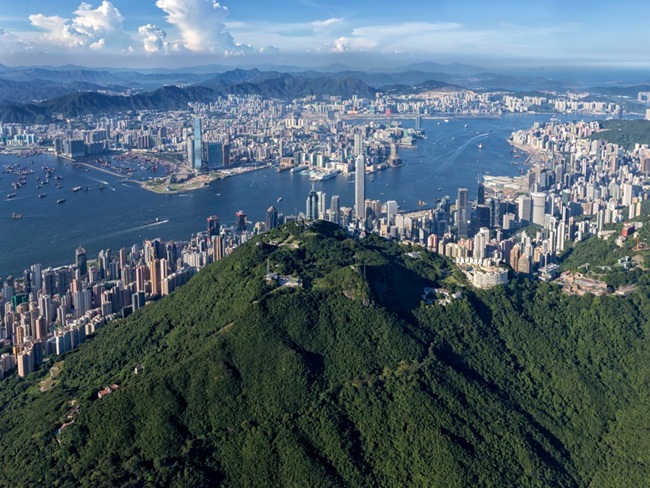 Một số căn nhà xa hoa và đắt tiền nhất ở Hong Kong nằm ở khu The Peak. Tháng 3/2018, một người mua đã chi 178,4 triệu USD &#40;4.140 tỷ đồng&#41; để mua một biệt thự ở đây.&nbsp;