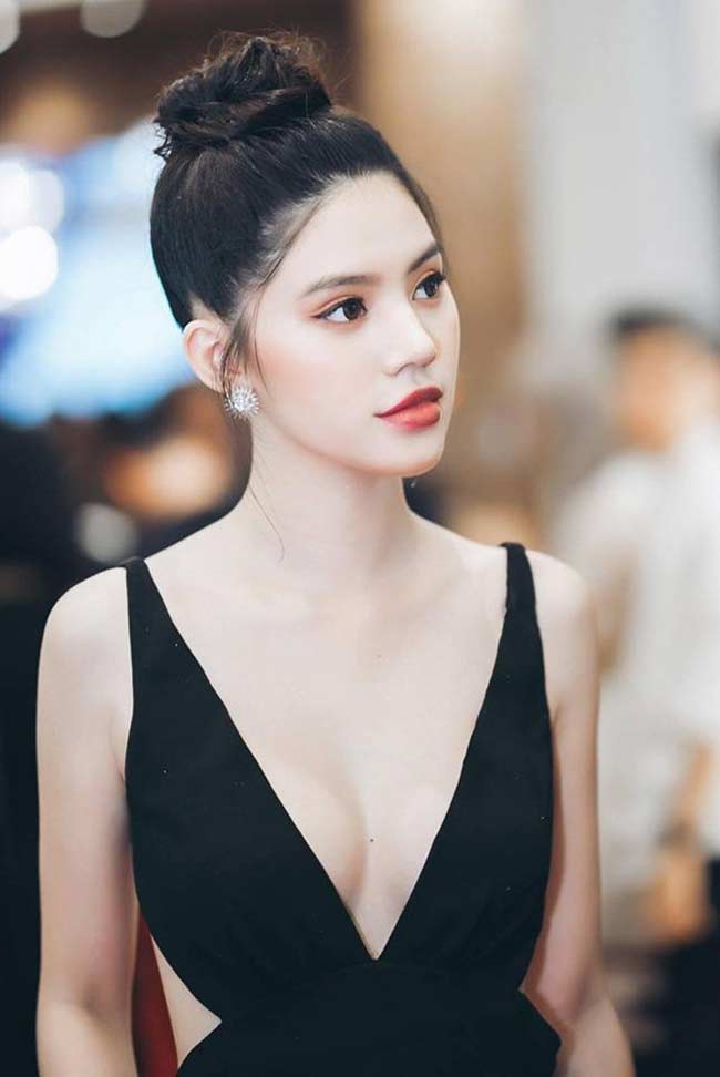 "Hoa hậu người Việt tại Úc" Jolie Nguyễn được vẫn được xem là một trong những mỹ nhân trẻ tuổi, tài cao của showbiz Việt.