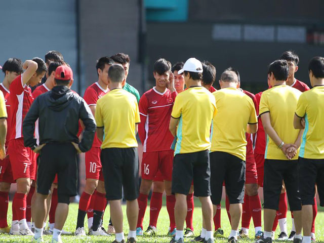 Trực tiếp ĐT Việt Nam tập đấu Iraq: HLV Park Hang Seo chuẩn bị bài gì ở Asian Cup?