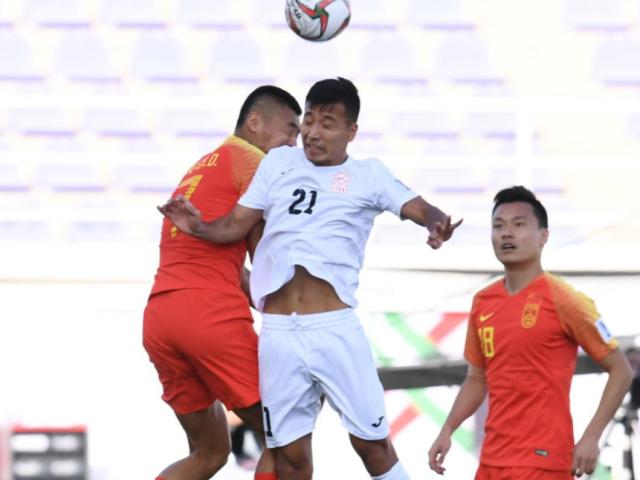 Asian Cup Trung Quốc - Kyrgyzstan: Thảm họa thủ môn siêu phẩm vô nghĩa