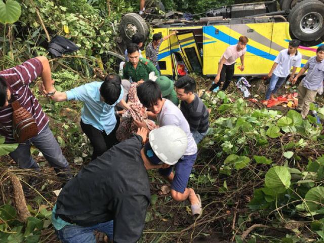 Vụ xe khách lao xuống vực đèo Hải Vân: 21 sinh viên gặp nạn đang đi thực tế