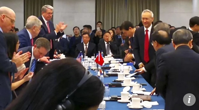 Động thái lạ của TQ trong ngày đầu đàm phán thương mại Mỹ-Trung - 1