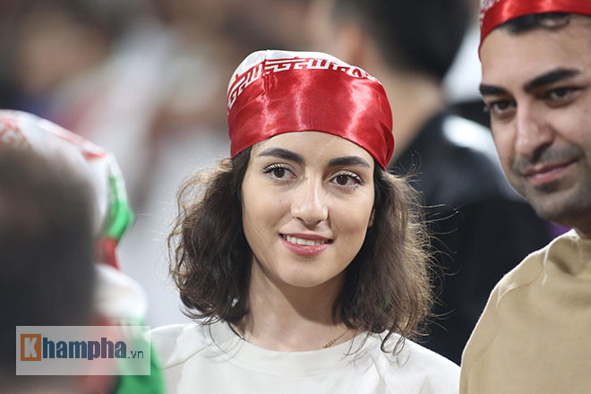 Dàn mỹ nữ Iran tuyệt đẹp tỏa sáng trên khán đài Asian Cup 2019 - 1