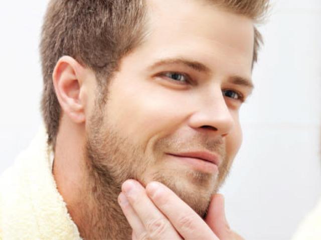 Đàn ông cần cạo râu và dưỡng da thế nào là đúng cách?