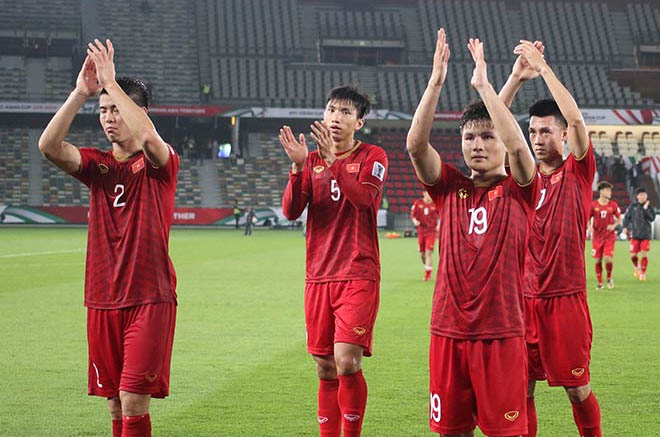 Hoàng Bách, Phan Mạnh Quỳnh bênh vực tuyển VN sau trận thua Iraq - 1