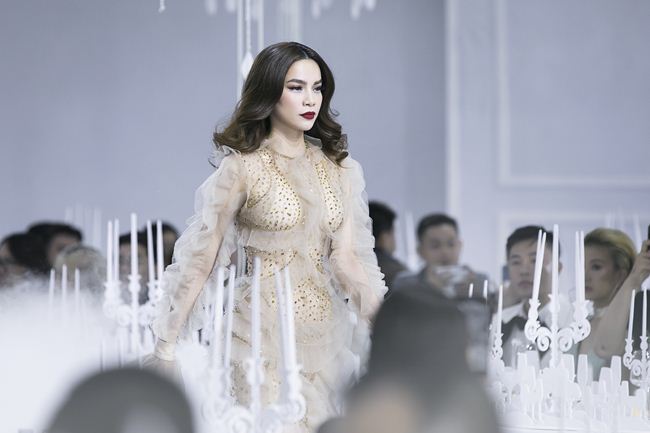 4 năm rời showbiz, Mai Phương Thúy lần đầu diễn thời trang - 5