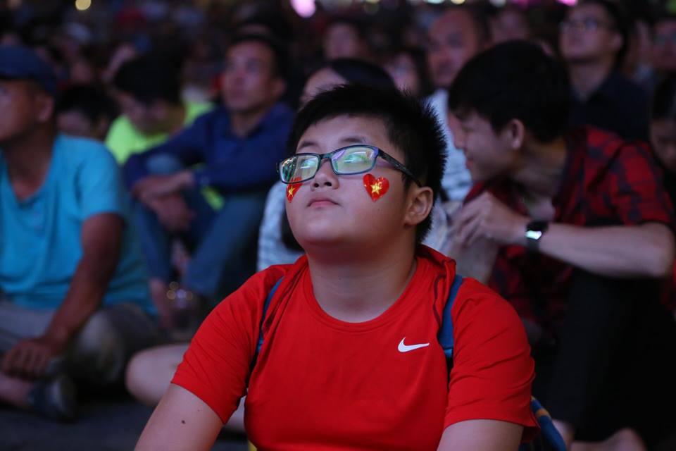 &#34;Cơn lốc áo đỏ&#34; tại quê nhà tiếp lửa tuyển Việt Nam trong trận &#34;đại chiến&#34; Asian Cup - 11