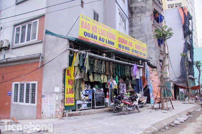 Hà Nội: Nhà siêu mỏng, hình thù kỳ dị lại đu bám bên đường nghìn tỷ - 15