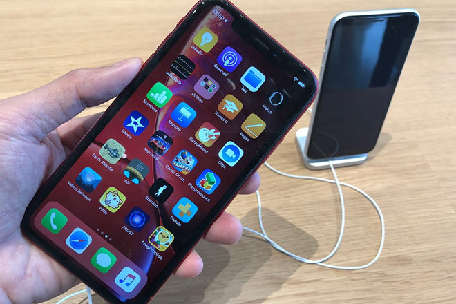 iPhone XR gây thất vọng, iPhone 2019 vẫn có biến thể LCD - 1