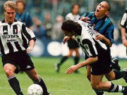 Bóng đá - Ronaldo béo và tiếng còi méo 1998 khiến Quốc hội Italia tẩn nhau