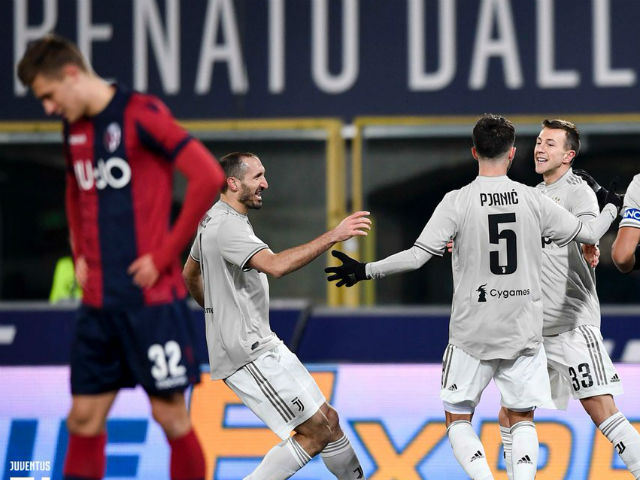 Bologna - Juventus: Thủ môn mơ ngủ, ”kẻ đóng thế Ronaldo” kết liễu