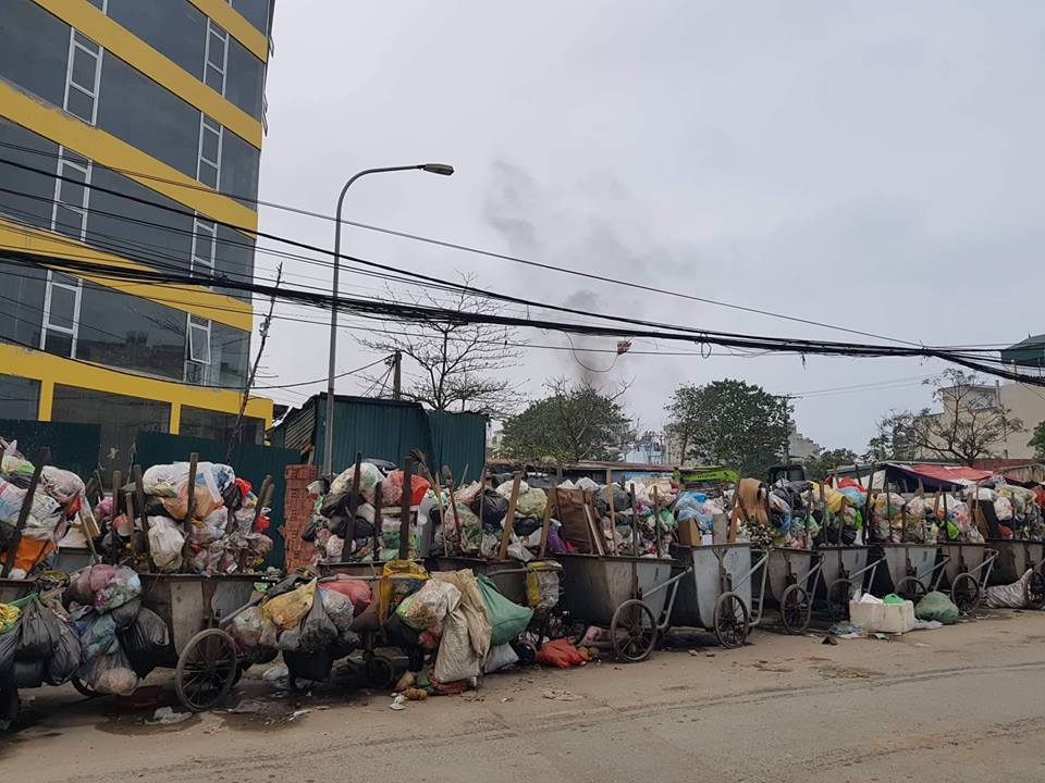 Phố phường Thủ đô ngập ngụa rác: Giải pháp “hỏa tốc” của Thành phố - 1