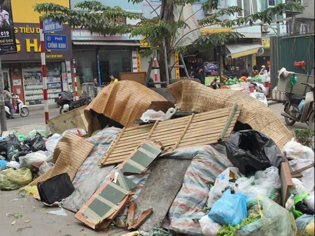 Chặn xe chở rác vào bãi Nam Sơn, người dân mong muốn gì?