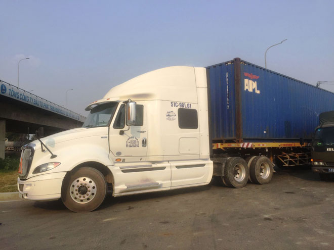 Dân truy đuổi xe container cán chết người trên &#34;con đường nguy hiểm nhất Sài Gòn&#34; - 2