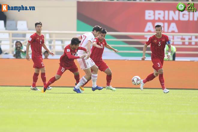 Asian Cup nóng lượt 2: 10 anh hào lộ diện, Việt Nam đua vé vớt căng thẳng - 2