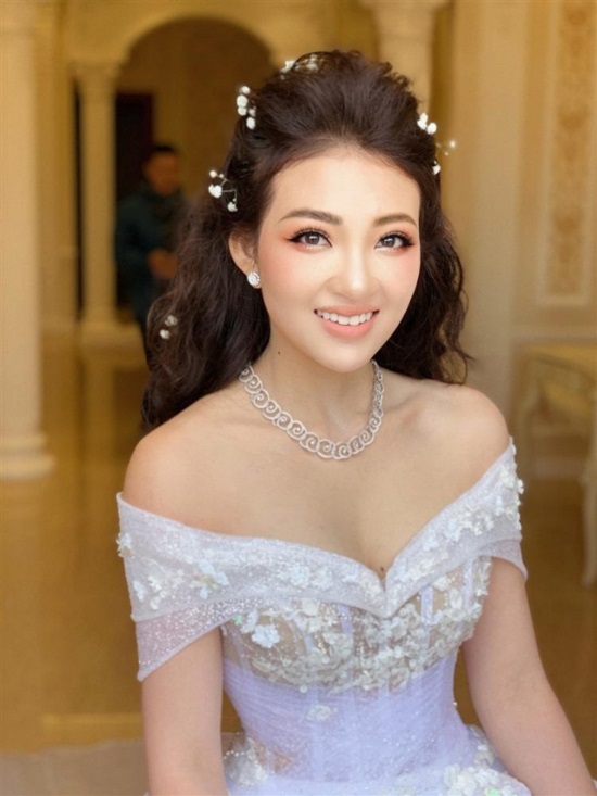 Nữ trang 9 tỷ đồng, vàng đeo chật cổ của cô dâu trong siêu đám cưới ở Nam Định - 1