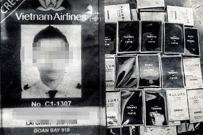 Bắt giữ cơ trưởng Vietnam Airlines buôn lậu tại sân bay - 1