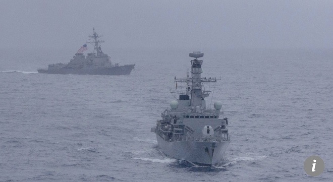 Tàu chiến Mỹ và Anh lần đầu tập trận chung ở Biển Đông, thách thức TQ - 1