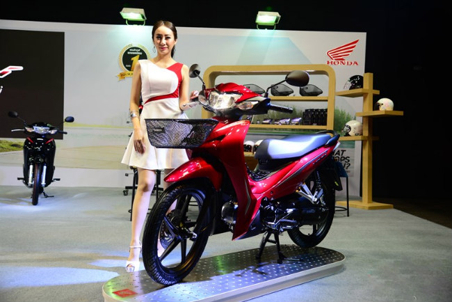 2019 Honda Wave 110i được cập nhật về diện mạo, đem lại dáng dấp thể thao hơn. Ảnh bản màu đỏ đậm, vành đúc.