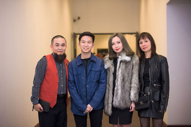 Nghệ sĩ Xuân Hinh hiếm hoi lắm mới chụp hình cùng cả gia đình trong một show diễn vào mấy năm trước.