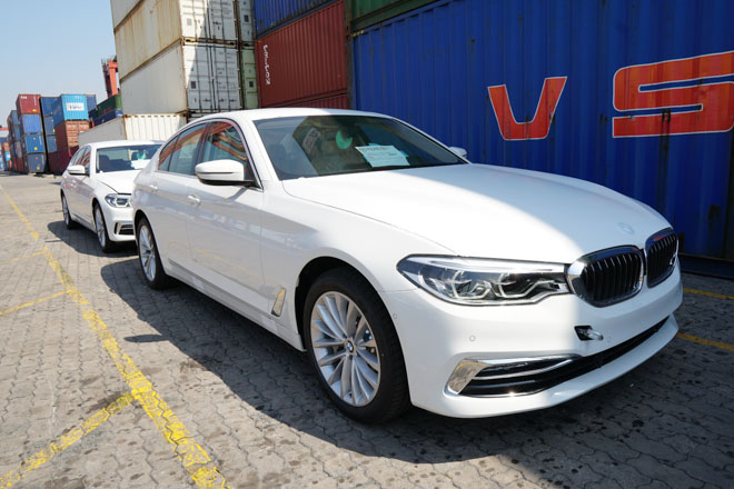 Lô xe BMW 5-Series chính hãng đầu tiên cập cảng Việt Nam - 3