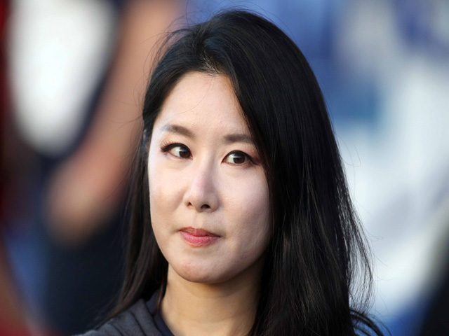 Nữ phóng viên Hàn Quốc xinh đẹp ”săn” thầy Park & ĐT Việt Nam