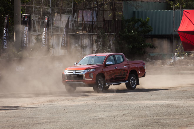 Mitsubishi Triton 2019 ra mắt thị trường Việt Nam bằng những màn drift xe kịch tính - 4