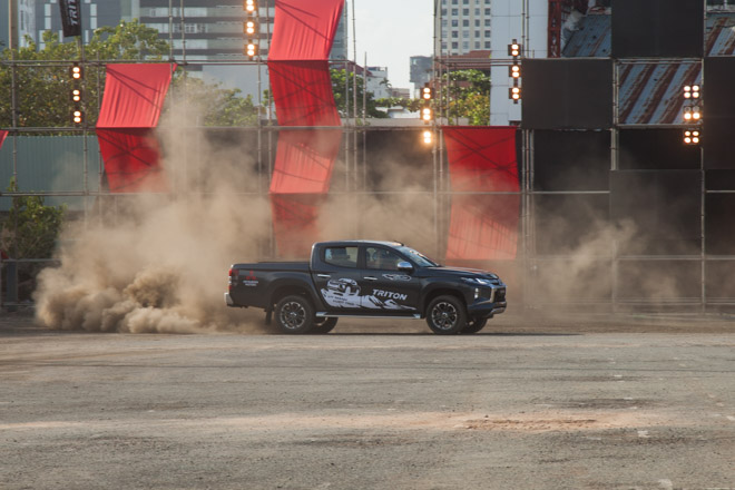 Mitsubishi Triton 2019 ra mắt thị trường Việt Nam bằng những màn drift xe kịch tính - 11