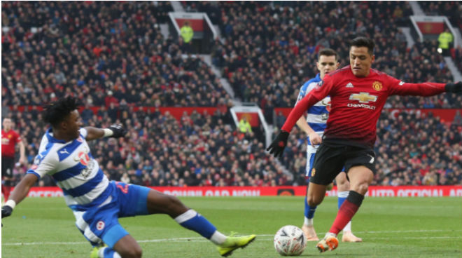 MU mơ vượt Arsenal đua top 4, Solskjaer trấn an học trò bất mãn Sanchez - 2