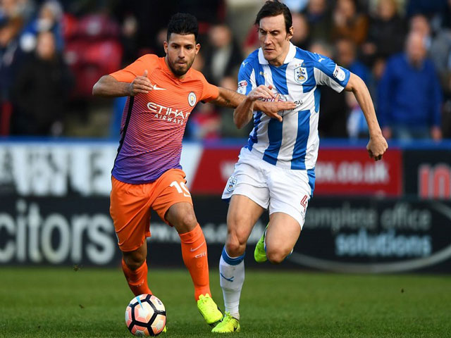 Trực tiếp Huddersfield - Man City: Chậm rãi tấn công