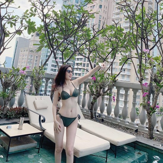 &#34;Thánh nữ Mì Gõ&#34; đẹp nuột nà trong bộ bikini - 1