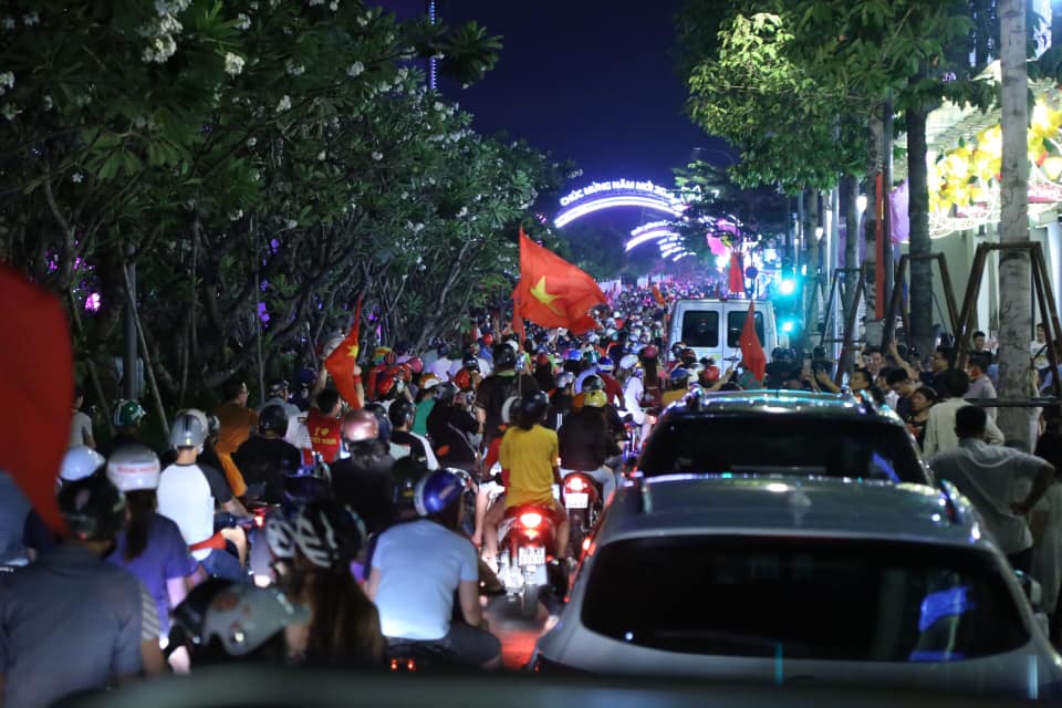 Việt Nam vào tứ kết Asian Cup 2019: Tết đến sớm với hàng triệu người Việt - 25