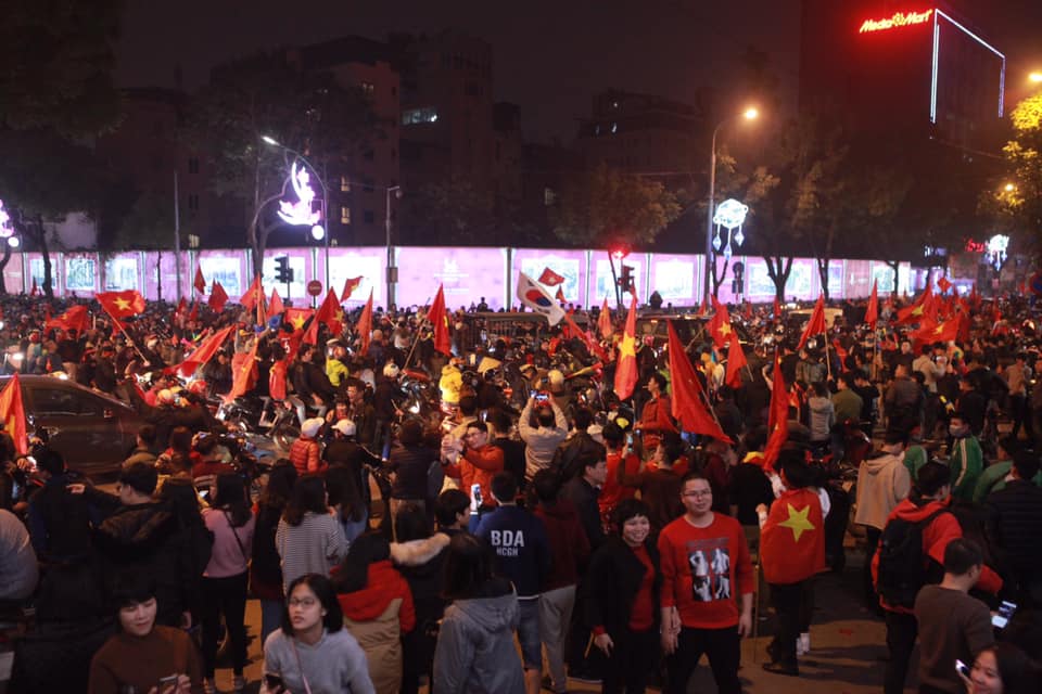 Việt Nam vào tứ kết Asian Cup 2019: Tết đến sớm với hàng triệu người Việt - 17