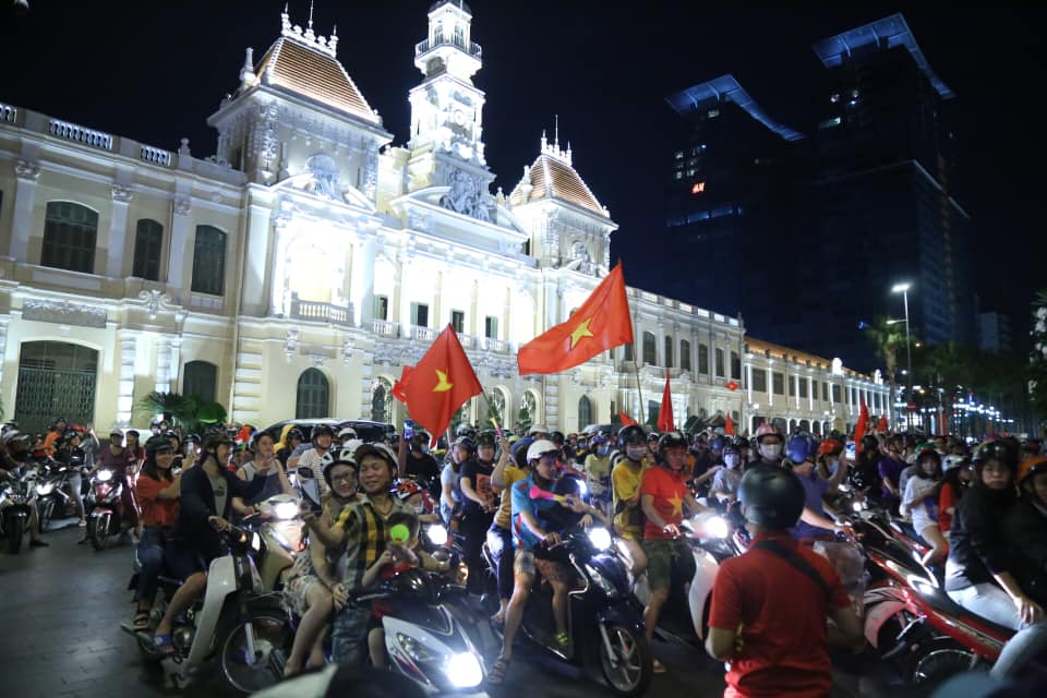 Việt Nam vào tứ kết Asian Cup 2019: Tết đến sớm với hàng triệu người Việt - 24