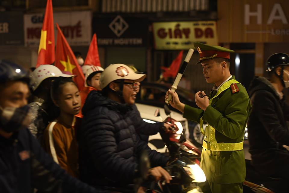 Việt Nam vào tứ kết Asian Cup 2019: Tết đến sớm với hàng triệu người Việt - 3