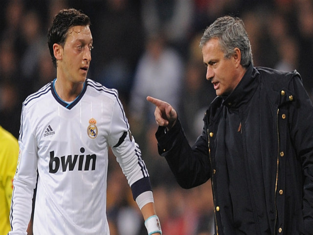 Tin HOT bóng đá tối 20/1: Mourinho ”mách nước” cho Emery dùng Ozil