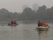 Tin tức trong ngày - Nam thanh niên hét lớn &quot;đây là hồ của tôi&quot; rồi bơi ra giữa Hồ Gươm