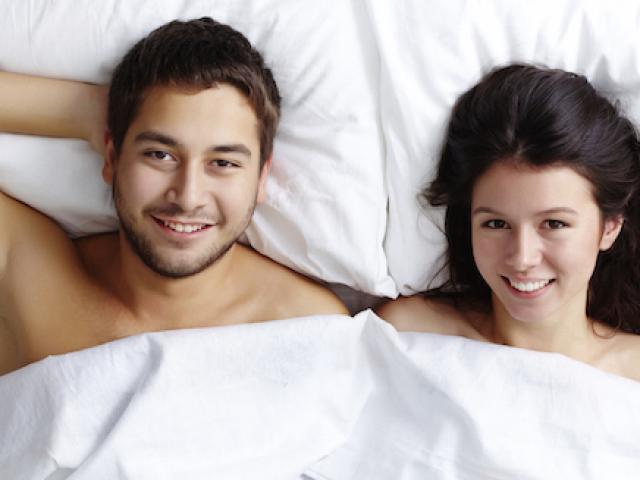 5 lợi ích quý hơn vàng khi ngủ khỏa thân, đặc biệt là với ”con giống” của quý ông