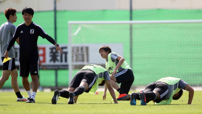 ĐT Nhật Bản &#34;luyện võ&#34; giữa trưa nắng đấu Việt Nam tứ kết Asian Cup - 14