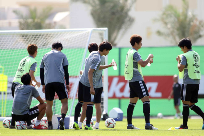 ĐT Nhật Bản &#34;luyện võ&#34; giữa trưa nắng đấu Việt Nam tứ kết Asian Cup - 15