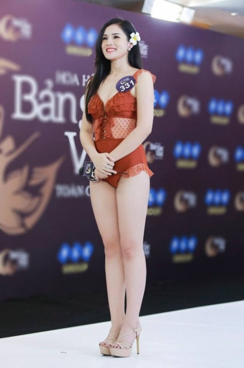 Bạn gái Trọng Đại mặc áo tắm như nội y tại Hoa hậu Bản sắc Việt toàn cầu - 1