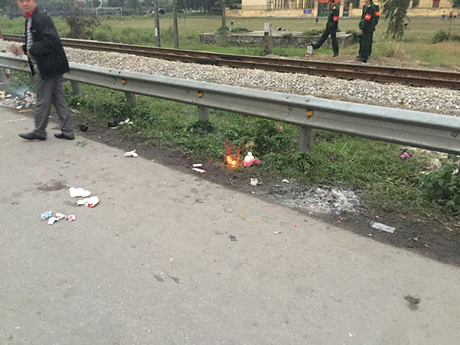 &#34;Xe tải tử thần&#34; tông 8 người chết: Bát nhang dọc quốc lộ và nước mắt tiễn người đi - 2