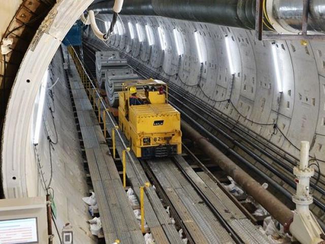 Công an đang làm rõ vụ 'bào' tường vây metro Sài Gòn