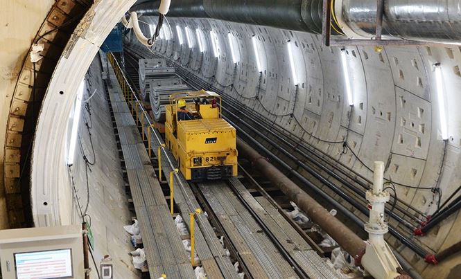 Công an đang làm rõ vụ &#39;bào&#39; tường vây metro Sài Gòn - 2