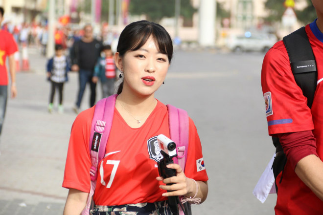 Triệu fan cổ vũ Việt Nam đấu Nhật Bản: CĐV khóc nấc, tiếc nuối vì thất bại - 1