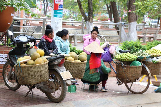 Đặc sản Tết vùng cao: Ngon nhất lợn cắp nách, gà thả rông, chim câu - 1