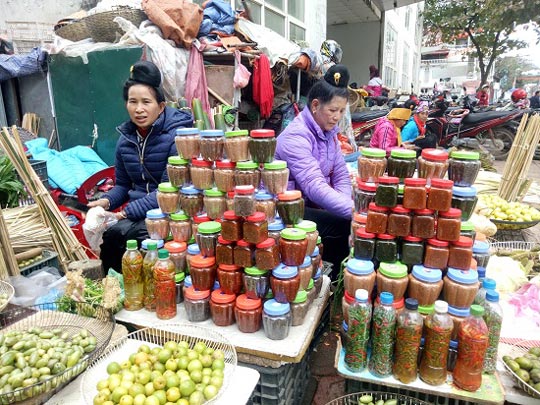 Đặc sản Tết vùng cao: Ngon nhất lợn cắp nách, gà thả rông, chim câu - 9